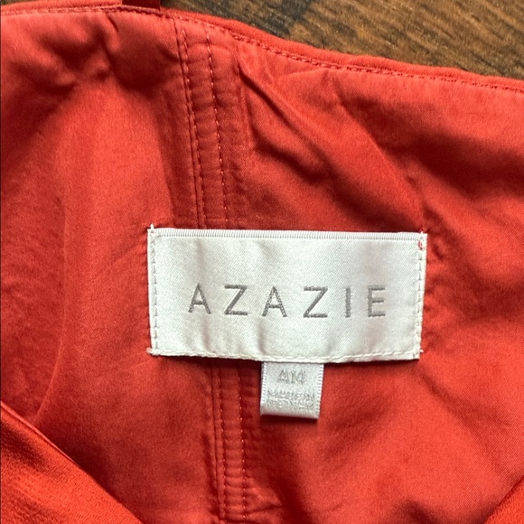 Elegant Red Evening Gown - Picture 2 of 3